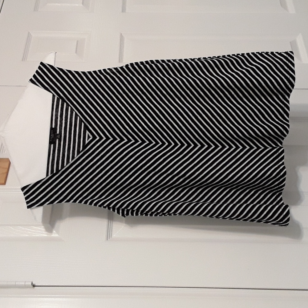 Diagonal stripe tank